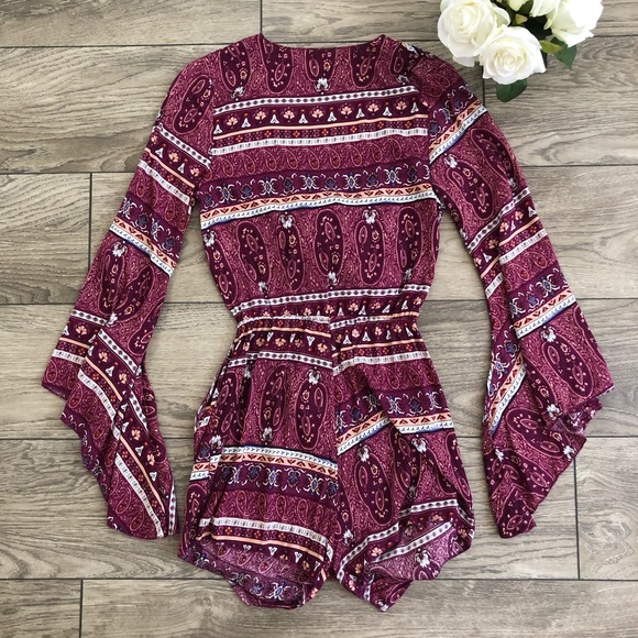 AKERY boho print maroon/purple bell sleeve romper size small - Picture 5 of 7